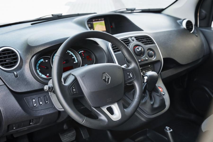 Торпедо Renault Kangoo Express Z.E. 33 Style Pack 2017 года  (фото 5 из 27)